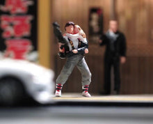 Load image into Gallery viewer, 1:64 Painted Figure Model Miniature Resin Diorama Sand Shooter Man With Kid Toy