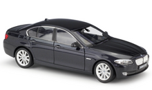 Load image into Gallery viewer, WELLY 1:24 535i Sedan Sports Model Diecast Metal Car Display