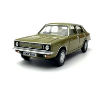 Load image into Gallery viewer, 1:76 1972 Green Morris Marina Sedan Sports Model Diecast Metal Car New Collection