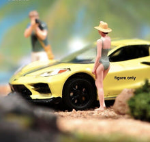 Load image into Gallery viewer, 1:64 Painted Unpainted Figure Model Miniature Resin Diorama Sand Sun Hat Lady