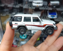 Load image into Gallery viewer, Masdi 1:64 White Land Cruiser LC76 ORV SUV Sports Model Diecast Metal Car New Collection