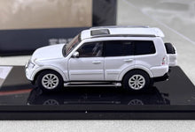Load image into Gallery viewer, Shadow 1:64 White Pajero V97 ORV SUV Off Sports Model Diecast Metal Car New Collecction