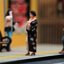 Load image into Gallery viewer, 1:24 Painted Figure Model Miniature Resin Diorama Sand Kimono Lady with Cat