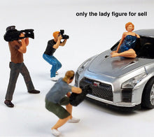 Load image into Gallery viewer, 1:64 Painted Figure Mini Model Miniature Resin Diorama Sand Model Artist Lady