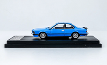Load image into Gallery viewer, SW 1:64 Blue E24 635 CSI Couple Classic Sports Model Diecast Metal Car New
