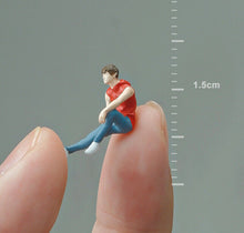 Load image into Gallery viewer, 1:64 Painted Figure Mini Model Miniature Resin Diorama Sand Lying Couple Relaxe New Scene