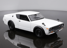 Load image into Gallery viewer, Maisto 1:24 JDM White 1973 2000 Sport Model Toy Diecast Metal Car