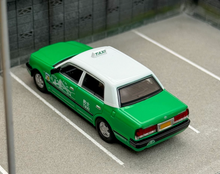 Load image into Gallery viewer, LMLF 1:64 Green Hongkong Taxi Crown Comfort Sedan Model Diecast Metal Car New Collection