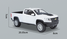 Load image into Gallery viewer, Maisto 1:27 White 2017 Colorado ZR2 Pickup Off Road Model Diecast Metal Car