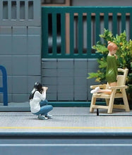 Load image into Gallery viewer, 1:64 Painted Figure Mini Model Miniature Resin Diorama Camera Girl Photographer
