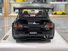 Load image into Gallery viewer, Onemodel 1:18 Black Carbon Evo 9 IX Voltex Sports Model Diecast Resin Car New Collection