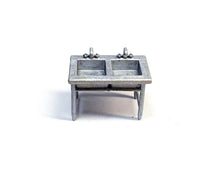 Load image into Gallery viewer, 1:64 Painted Figure Mini Model Miniature Resin Diorama Doctor Nurse Preparing