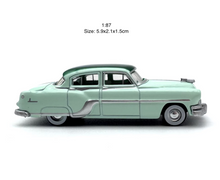Load image into Gallery viewer, 1:87 Pontiac Chieftain Sedan Classic Vintage Sport Model Diecast Metal Car New Collection