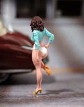 Load image into Gallery viewer, 1:64 Painted Figure Model Miniature Resin Diorama Sand Sexy Beauty Girl Standing New