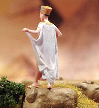 Load image into Gallery viewer, 1:64 Painted Figure Model Miniature Resin Diorama Sand Toy Cleopatra Egypt Queen New