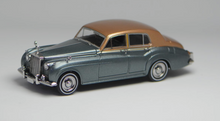 Load image into Gallery viewer, GFCC 1:64 Limited 1955 Silver Cloud I Classic Model Diecast Metal Car New Collection
