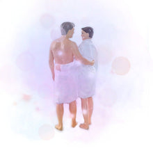 Load image into Gallery viewer, 1:64 Painted Figure Mini Model Miniature Resin Diorama Bubble Bath Couple Hot