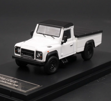 Load image into Gallery viewer, Master 1:64 Defender 110 Pickup Truck SUV Sports Model Diecast Metal Car BN