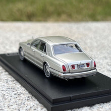 Load image into Gallery viewer, GFCC 1:64 Gold 1998 Silver Seraph Sedan Classic Model Diecast Metal Car