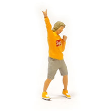 Load image into Gallery viewer, 1:64 Painted Figure Mini Model Miniature Resin Diorama Bicycle Couple Boy Girl