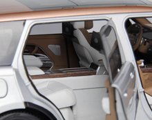 Load image into Gallery viewer, LCD 1:18 Silver 2022 Range Rover SV SUV Sports Model Diecast Metal Car New Collection