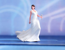 Load image into Gallery viewer, 1:64 Painted Figure Mini Model Miniature Resin Diorama Sand Artist Singer Lady