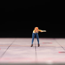 Load image into Gallery viewer, 1:64 Painted Figure Model Miniature Resin Diorama Sand Car Cleaning Sexy Girl New