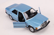 Load image into Gallery viewer, Bburago 1:24 Blue 190E 2.6 Sedan Classic Sport Model Toy Diecast Metal Car
