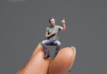 Load image into Gallery viewer, 1:64 Painted Figure Model Miniature Resin Diorama Sand sitting Posture Man cool