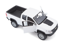 Load image into Gallery viewer, Maisto 1:27 White 2017 Colorado ZR2 Pickup Off Road Model Diecast Metal Car