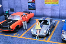 Load image into Gallery viewer, 1:64 Painted Figure Mini Model Miniature Resin Diorama Sand Toy Father Daughter