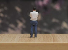 Load image into Gallery viewer, 1:64 Painted Figure Model Miniature Resin Diorama Sand White Shrit Man Standing
