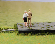 Load image into Gallery viewer, 1:24 Painted Figure Model Miniature Resin Diorama Sand Elderly Couple Lovers