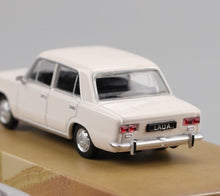 Load image into Gallery viewer, Perka 1:64 White 1970 LADA 2101 Classic Vintage Model Diecast Metal Car New Collection