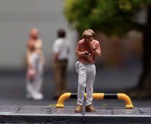 Load image into Gallery viewer, 1:64 Painted Figure Model Miniature Resin Man Walking Playing with Mobile New