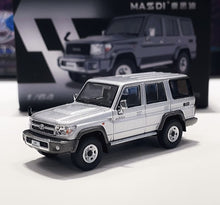 Load image into Gallery viewer, Masdi 1:64 1994 Land Cruiser LC76 ORV SUV Sports Model Diecast Metal Car New Collection