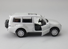 Load image into Gallery viewer, CCA 1:43 Silver Pajero SUV Off Road Sports Model Toy Diecast Metal Car BN