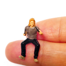 Load image into Gallery viewer, 1:64 Painted Figure Mini Model Miniature Resin Diorama Drummer Drum Band Man Set