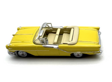Load image into Gallery viewer, 1:87 1957 Oldsmobile Convertible Classic Vintage Model Diecast Metal Car New