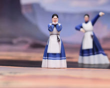 Load image into Gallery viewer, 1:64 Painted Figure Model Miniature Resin Diorama Sand Korean Traditional Lady