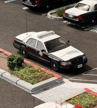Load image into Gallery viewer, Rollin 1:64 Texas Highway Police CROWN VICTORIA CV Model Diecast Metal Car New Collection