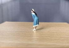 Load image into Gallery viewer, 1:64 Painted Figure Model Miniature Resin Diorama Sand Pretty Woman GIrl Dress