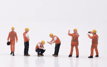 Load image into Gallery viewer, 1:64 Painted Figure Model Miniature Resin Sand Diorama Construction Workers Set
