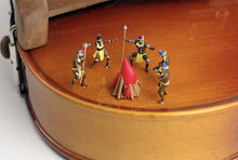 Load image into Gallery viewer, 1:64 Painted Figure Model Miniature Resin Diorama Indigenous People Campfire Set