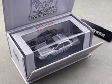 Load image into Gallery viewer, Rollin 1:64 CSP Connecticut Police CROWN VICTORIA CV Model Diecast Metal Car