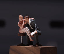 Load image into Gallery viewer, 1:64 Painted Figure Model Miniature Resin Diorama Sweet Couple Lovers Man Lady