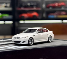 Load image into Gallery viewer, King 1:64 White M5 E60 Sedan Sports Model Diecast Metal Car New Collection