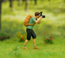 Load image into Gallery viewer, 1:64 Painted Figure Model Miniature Resin Diorama Backpaker Photographer Camera Collection