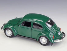Load image into Gallery viewer, Maisto 1:24 Green VW Beetle Classic Sports Model Toy Diecast Metal Car BN