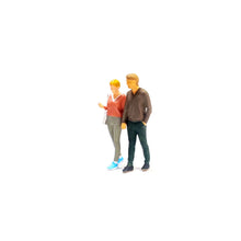 Load image into Gallery viewer, 1:64 Painted Figure Mini Model Miniature Resin Diorama Sand Lovers Couple SET